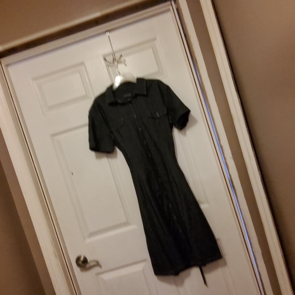 Dress - Picture 3 of 3